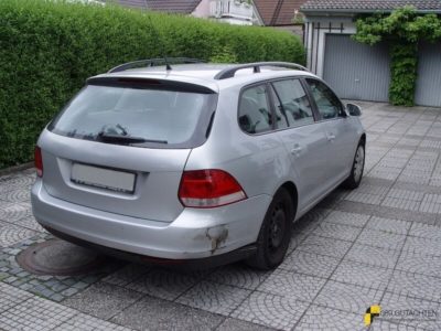VW Golf Kombi Beifahrerseite Schaden Heck
