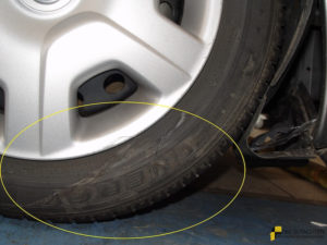 Toyota Yaris Totalschaden Reifen
